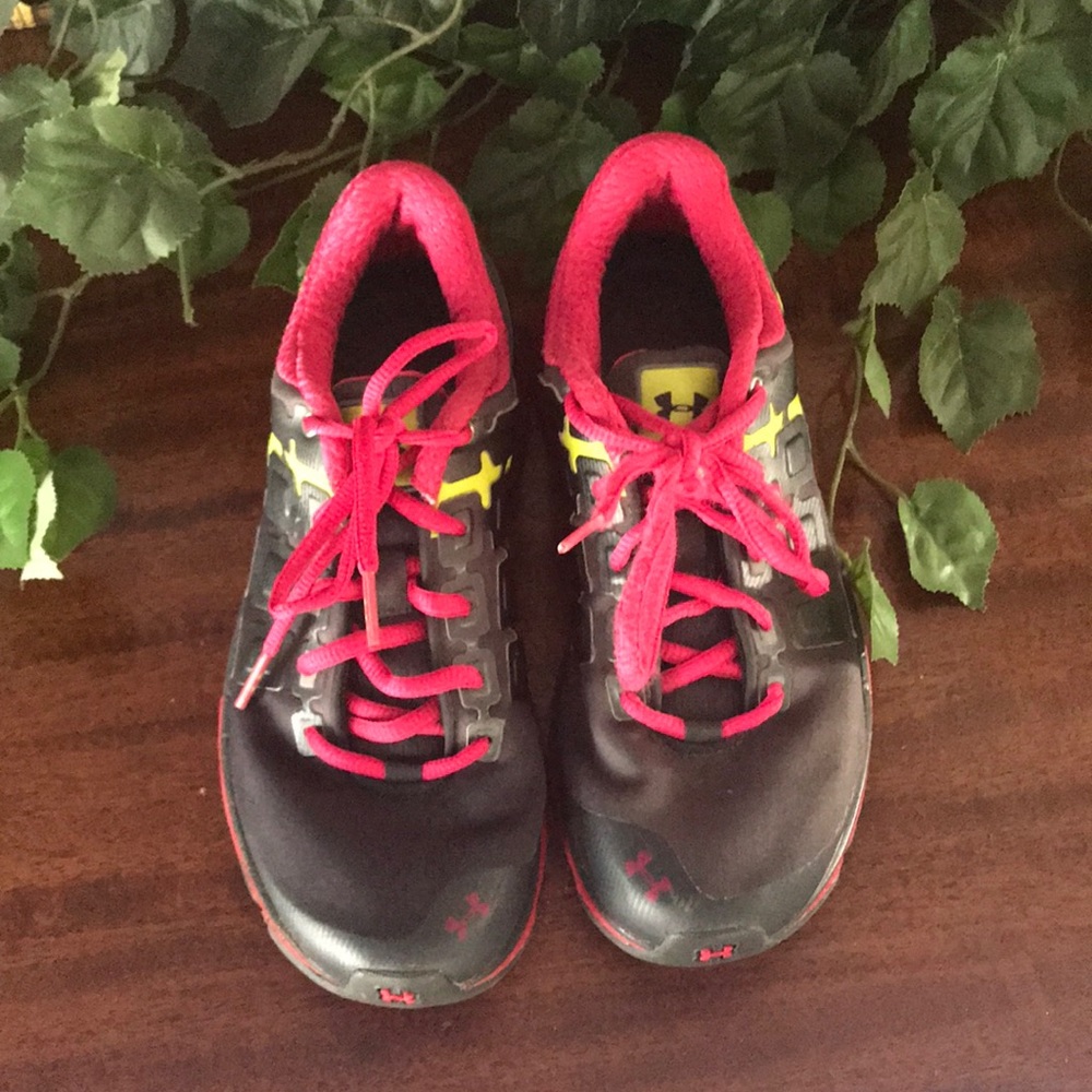 Ladies Under Armour running shoes